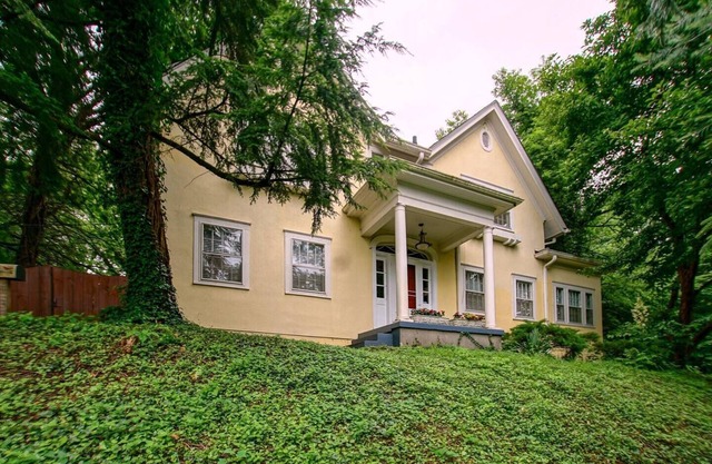 Hillcrest Hideaway~ Charming 3BR + Private Cottage