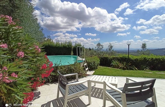 HILLS OVERLOOKING FLORENCE, TUSCANY, GREAT VIEW, PRIVATE POOL, GARDEN