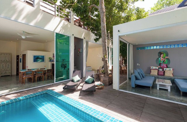 Hillside 2-bedroom villa Koh Tao with great view, pool, WiFi, AC