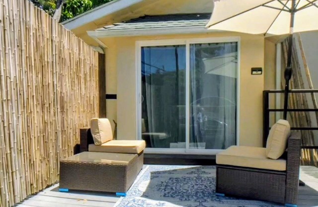 Hillside Bungalow House near UCLA edge of Bel Air+Parking