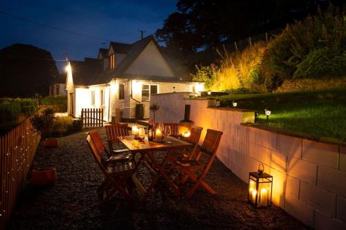 Hillside Cottage, countryside views near Llangollen