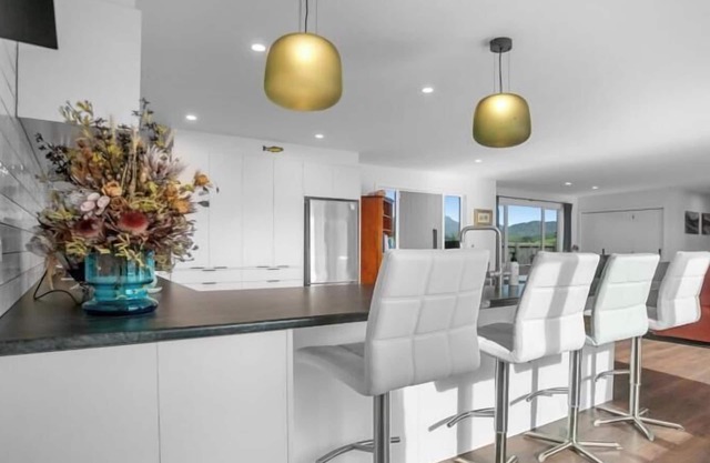 Hilltop Haven - Whangamata