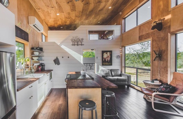 Hilltop Hideaway, Cabin w/view, loft & Light