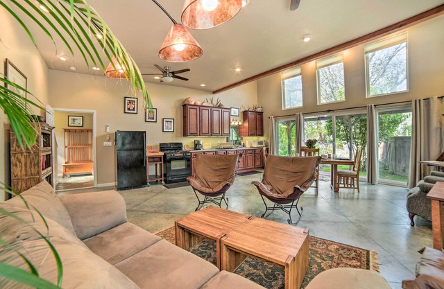 'Hilltop Loft' Ukiah Vacation Rental!