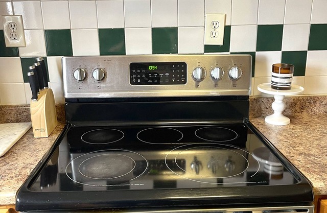 Hilltop Three Bedroom Sanctuary! Family Sized Condo -Inquire for Discounts