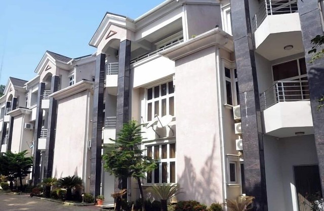 Hillview Apartments