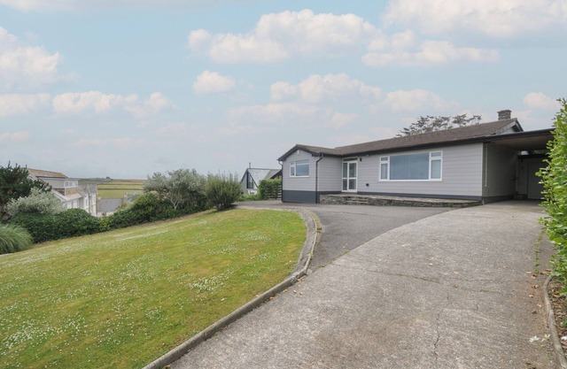 HILLVIEW, family friendly in Wadebridge