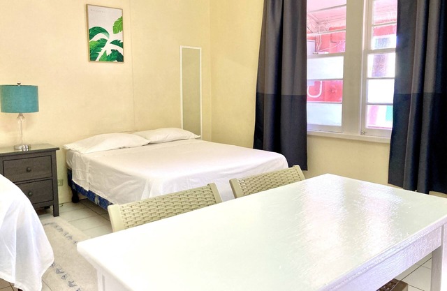 Hip Strip Beach Apartment walkable to clubs, beaches and restaurants