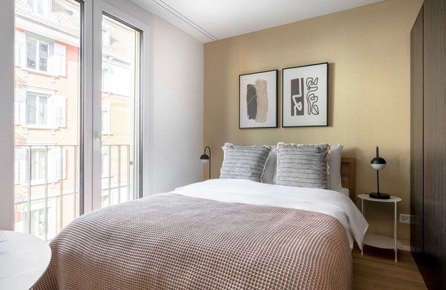 Hip Wiedikon 1.5 Room w/Storage & W/D, 1 min to Market, by Blueground