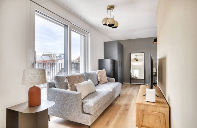 Hip Wiedikon 2.0 Room w/Storage & W/D, 3 min to Market, by Blueground