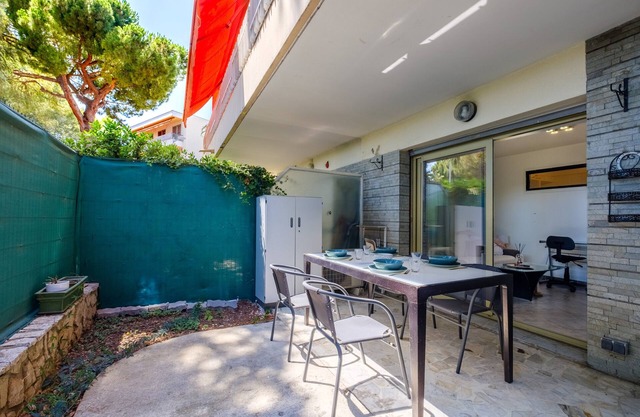 Hippodrome Apartment - 2 Rooms Near Beaches with Private Terrace, Wi-Fi and Air Conditioning