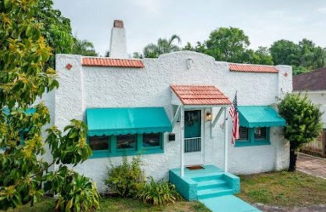 Historic 1924 Spanish Style-Boho Bungalow-Walk to Cocoa Village