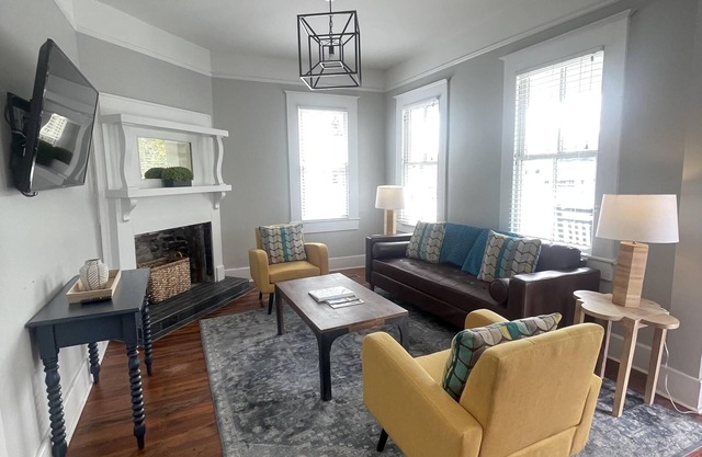 Historic 2 bedroom condo in Savannah's Starland District.