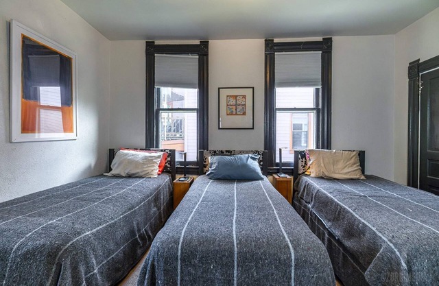 Historic 3 Bed Apartment - Unique Experience