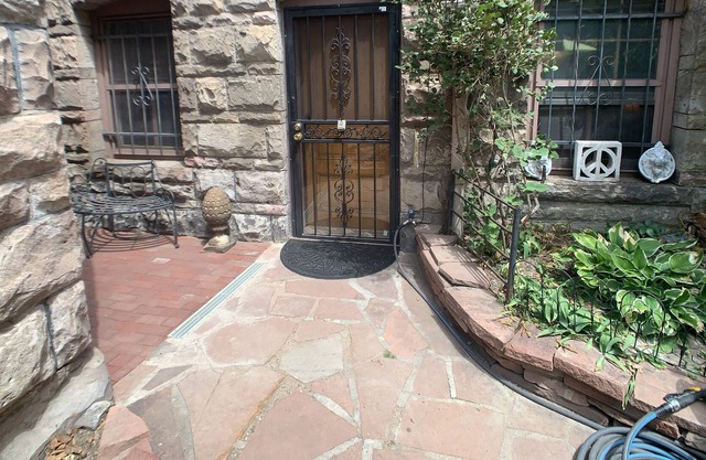 Historic Carriage House Guest Suite WalkScore 91