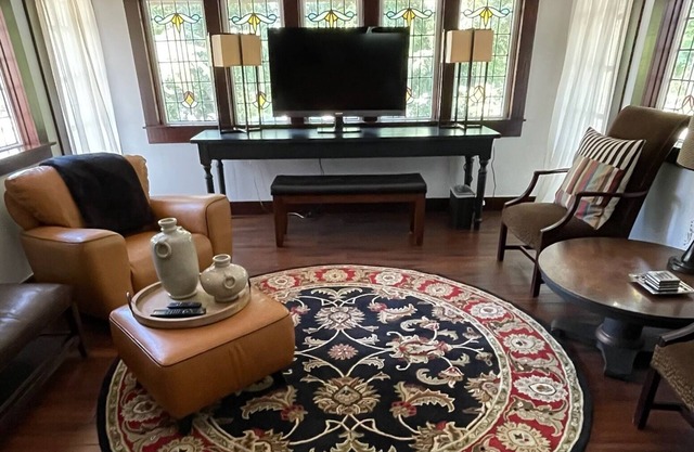 Historic Dallas Private Retreat Near Downtown!