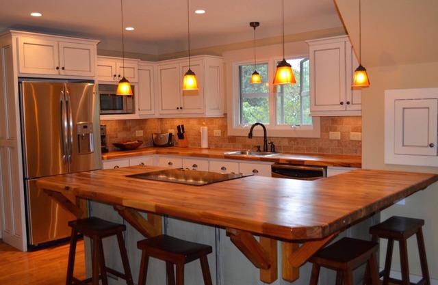 Historic District Lofty Bungalow