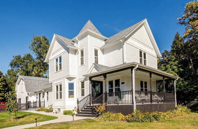 Historic downtown Grayslake 4-bed 3-bath
