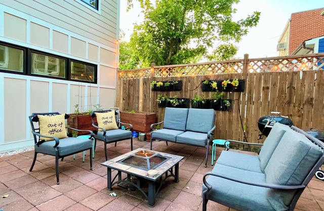 Historic Eco Rowhome, 4BR 2.5BA, Pet Friendly, Free Street Parking