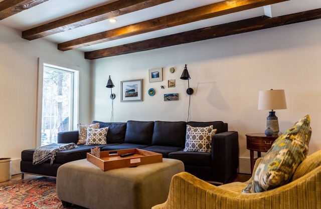 Historic Farmhouse - Spacious Country Getaway
