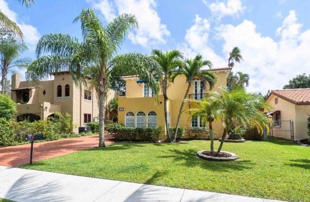 Historic Florida 4 bedroom home with pool, parking