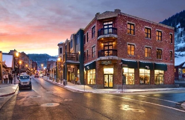 Historic Main St. Ski in, ski out. Corner Unit Location, location! Views!