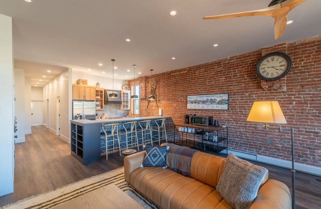 Historic Main Street Loft- 2nd Floor
