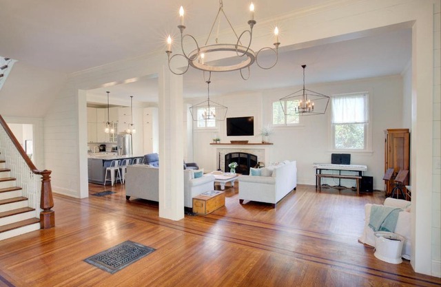 Historic Peterson Mansion - Savor Life and Rest with Friends!