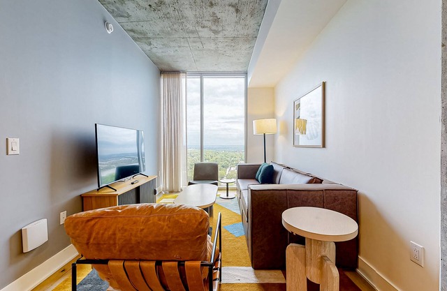 Historic Rainey St 30th-floor condo with breath-taking views
