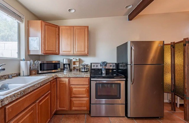 Historic Tucson Studio + 1BA Near UA & UMC - Low Summer Rates! 🏡