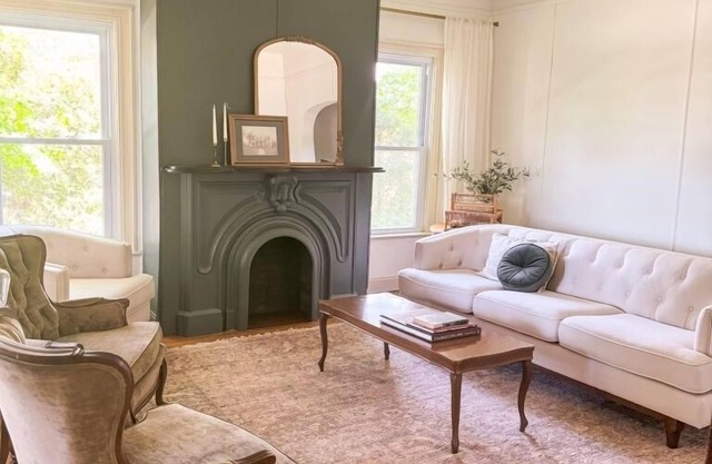 Historic Victorian Charm 5 bedroom 2 Bath. EV Charging