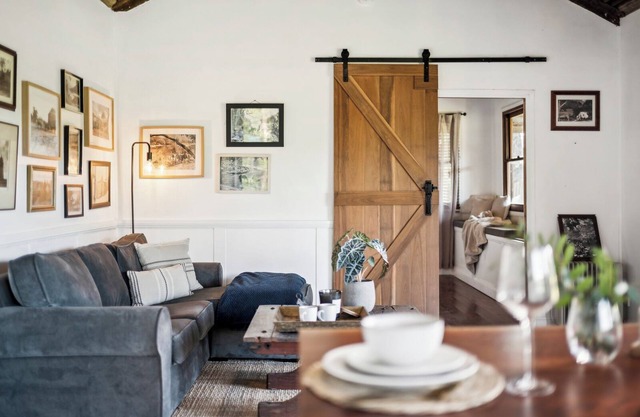 Hitching Rail Hut - Romantic Rural Retreat with Outdoor Bath