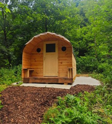 Hobbit Hütte am Bach ohne Bettwäsche