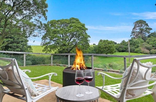 Hoddle Lane – rural views, fireplace and air conditioning