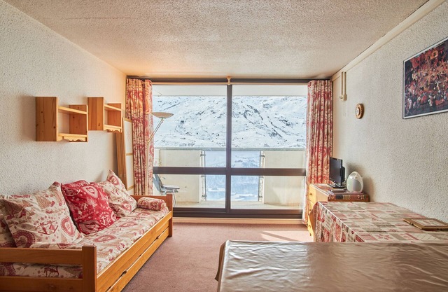 Holiday Apartment with Direct Access to Ski Slopes in Trois-Vallées