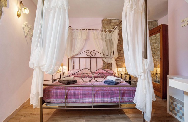 Holiday Apartment Picchio with Balcony, Shared Pool & Wi-Fi