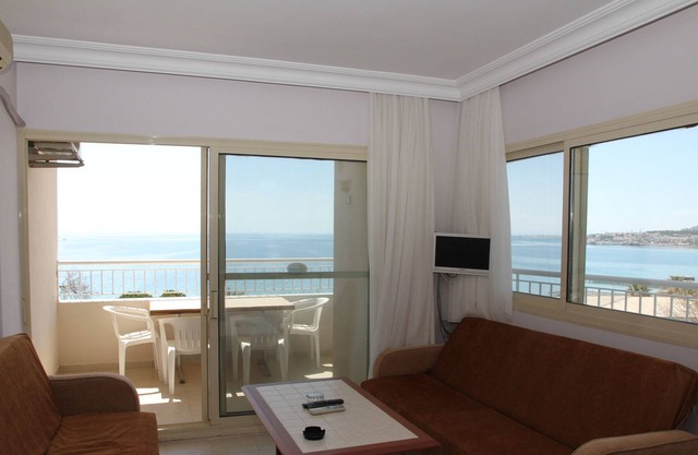 HOLIDAY APART ALTINKUM