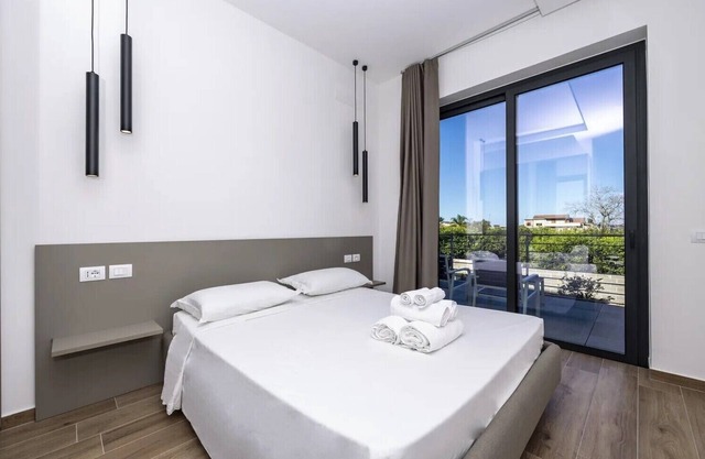 Holiday Apartment "La Brisa - Maestrale' with Mountain View, Private Terrace & Wi-Fi