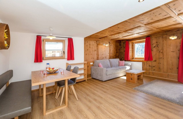 Holiday Apartment 'Ausserharmerhof Anno 1556' with Mountain View, Shared Garden and Wi-Fi