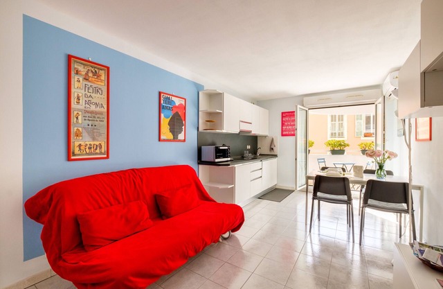 Holiday Apartment "Bilocale A Nizza" with Private Terrace, Balcony & Wi-Fi