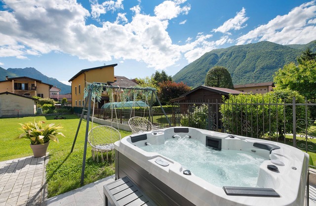 Holiday Apartment "Casa Peonia" with Mountain View, Private Garden & Wi-Fi
