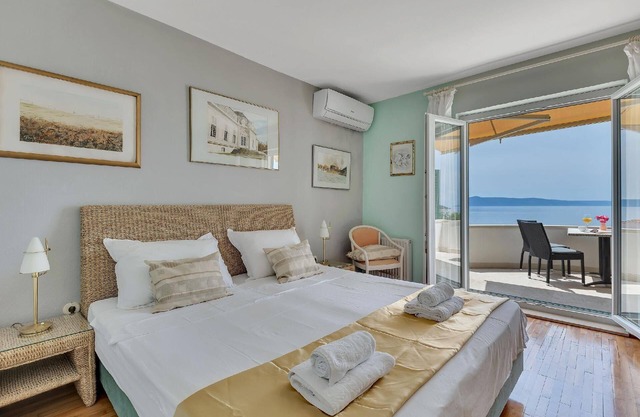 Holiday apartment Drasnice for 2 - 4 persons with 2 bedrooms - Holiday apartment in one or multi-fam