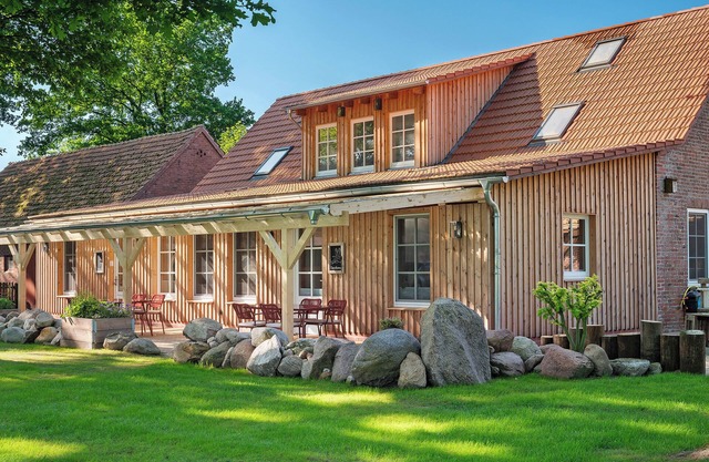 Holiday Apartment "Eichengeflüster Kranichzimmer" with Covered Terrace in Ströhen