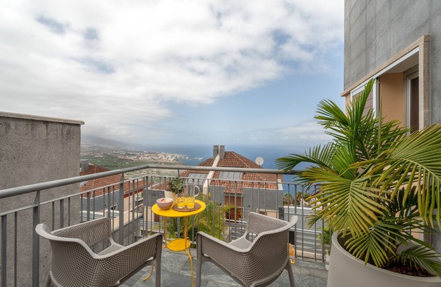 Holiday Apartment 'Ático Mirador De Humboldt' with Sea View, Private Terrace and Wi-Fi