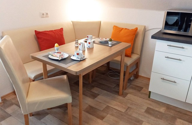 Holiday Apartment 'Haus Uni Koblenz Wohnung 3' with Shared Terrace and Wi-Fi