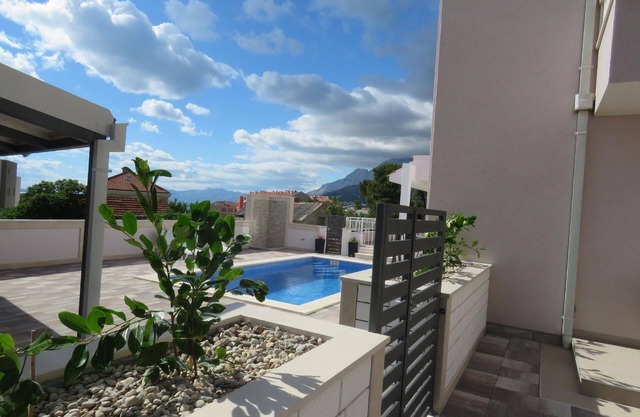 Holiday apartment Makarska for 1 - 12 persons with 6 bedrooms - Holiday house