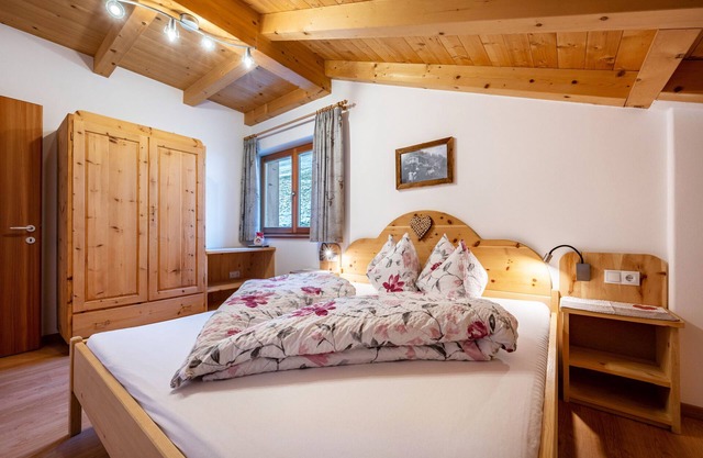 Holiday Apartment "Raffreiderhof Apt Fichte" with Mountain View, Pool & Wi-Fi