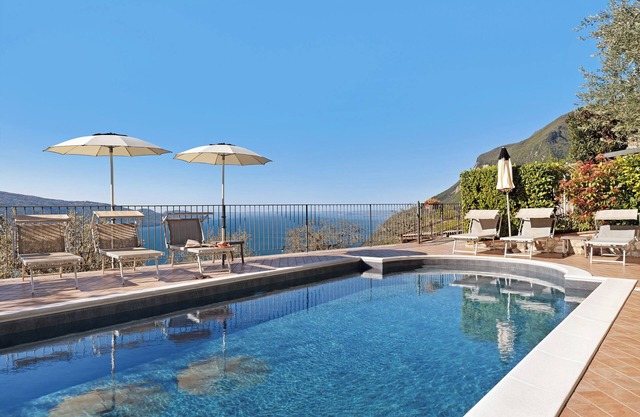 Holiday Apartment 'Rustico Spagnol 1' with Lake View, Pool & Wi-Fi