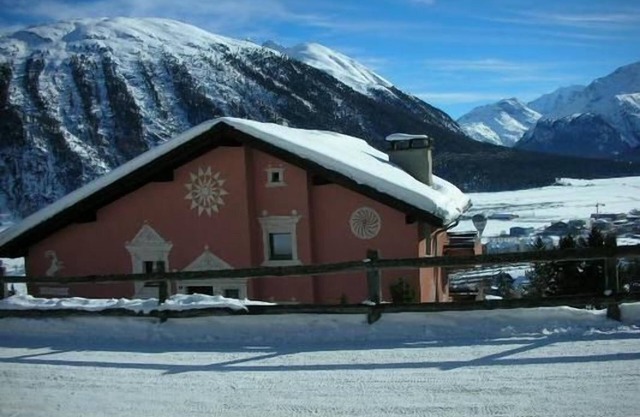 Holiday apartment Samedan for 1 - 4 persons with 2 bedrooms - Holiday apartment in one or multi-fami