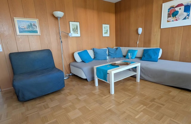 Holiday Apartment 'Seeblick-Konstanz' with Lake View, Private Garden and Wi-Fi